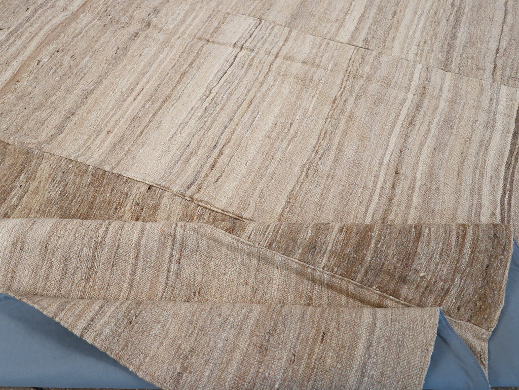 Modern Turkish Flatweave Kilim Room Size Carpet, No.32593 - Galerie Shabab