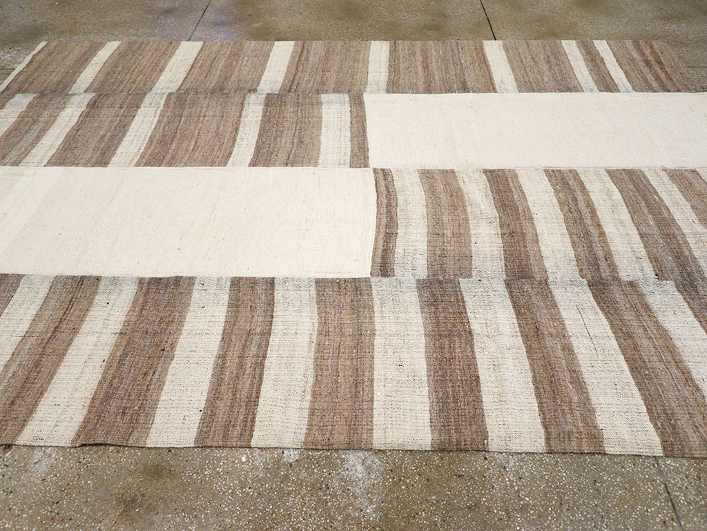 Vintage Persian Flatweave Kilim Room Size Carpet, No.32594 - Galerie Shabab