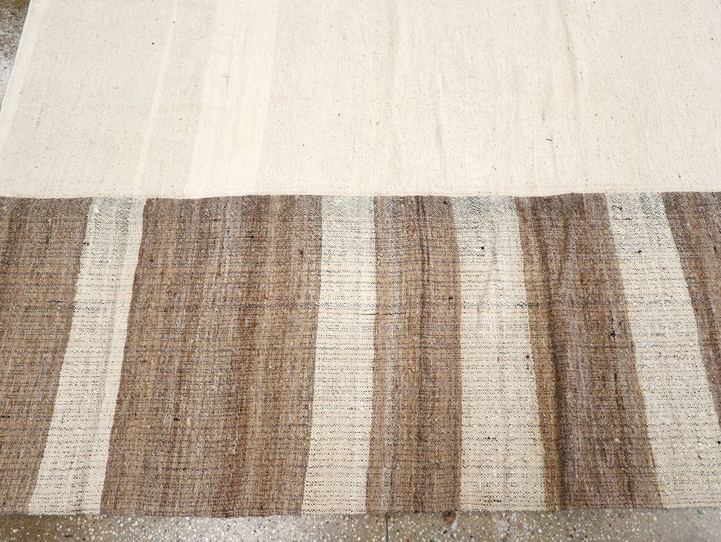 Vintage Persian Flatweave Kilim Room Size Carpet, No.32594 - Galerie Shabab