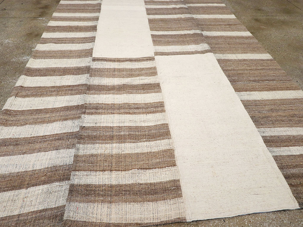 Vintage Persian Flatweave Kilim Room Size Carpet, No.32594 - Galerie Shabab