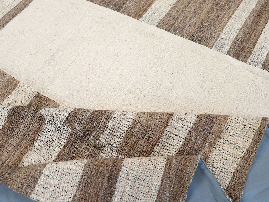 Vintage Turkish Flatweave Kilim Room Size Carpet, No.32594 - Galerie Shabab