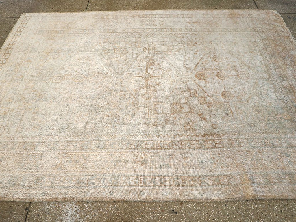 Vintage Persian Shiraz Accent Rug, No.32598 - Galerie Shabab