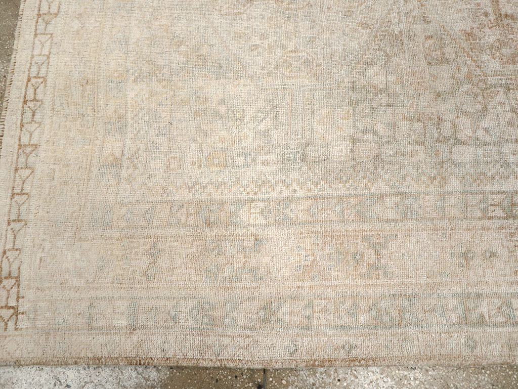 Vintage Persian Shiraz Accent Rug, No.32598 - Galerie Shabab