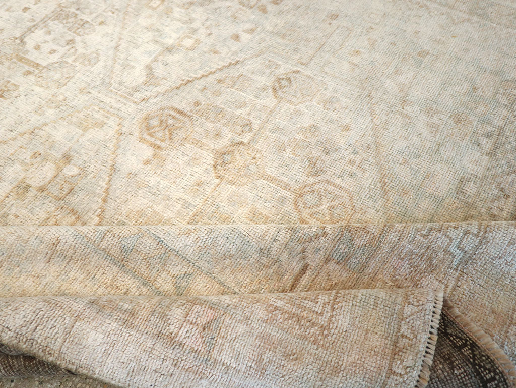 Vintage Persian Shiraz Accent Rug, No.32598 - Galerie Shabab