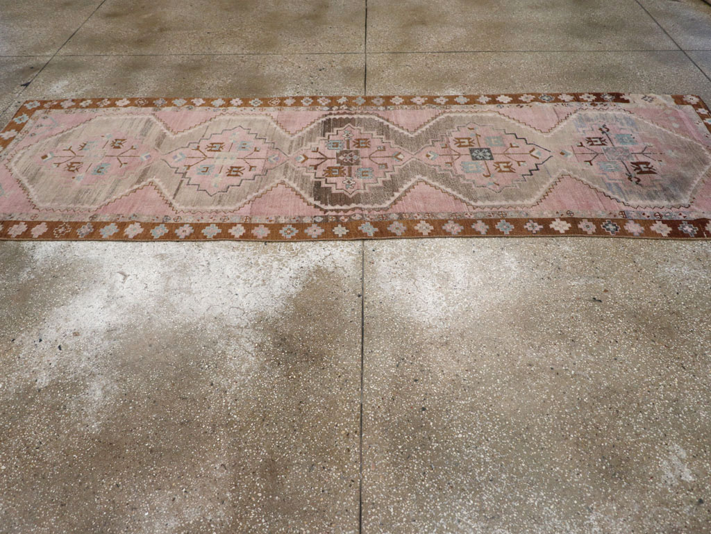 Vintage Turkish Anatolian Runner, No.32601 - Galerie Shabab