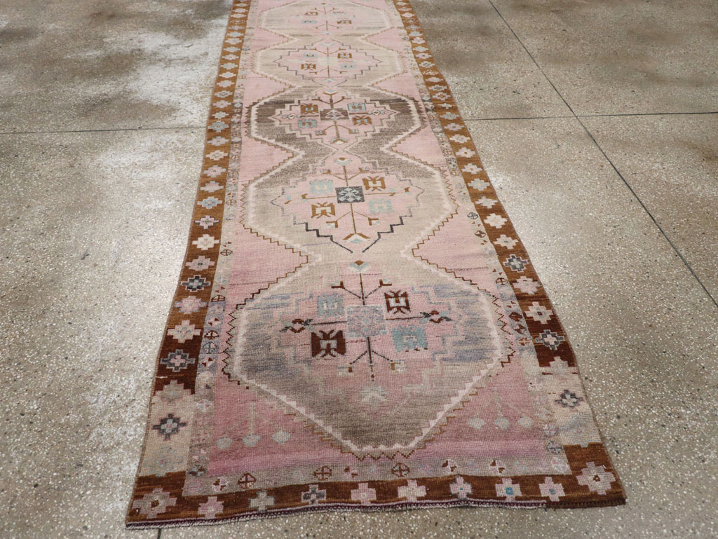 Vintage Turkish Anatolian Runner, No.32601 - Galerie Shabab