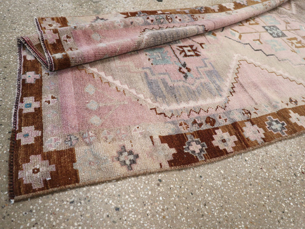 Vintage Turkish Anatolian Runner, No.32601 - Galerie Shabab