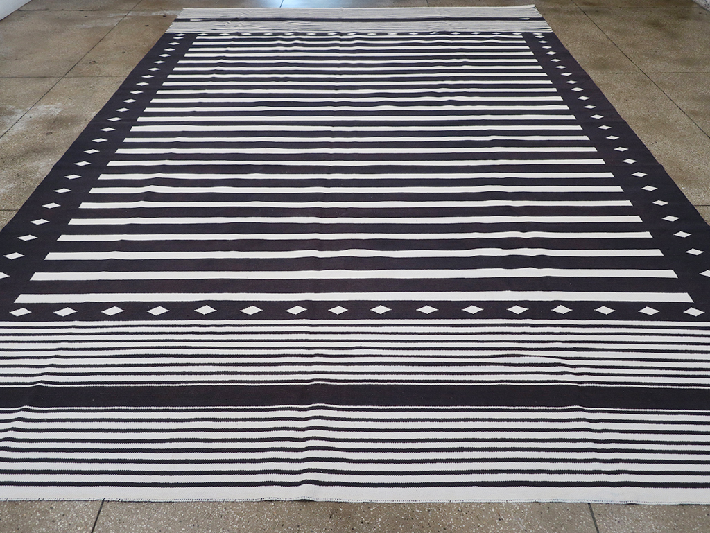 Modern Indian Flatweave Dhurrie Large Carpet, No.32612 - Galerie Shabab