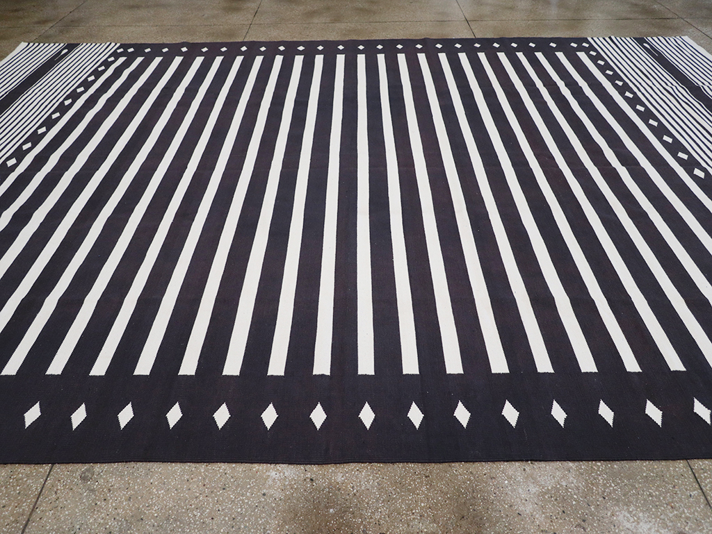 Modern Indian Flatweave Dhurrie Large Carpet, No.32612 - Galerie Shabab
