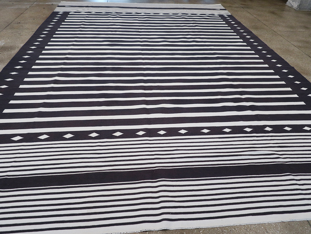 Modern Indian Flatweave Dhurrie Large Carpet, No.32612 - Galerie Shabab