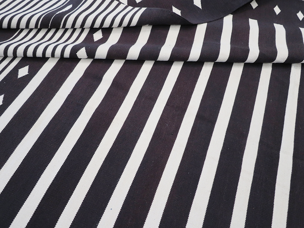 Modern Indian Flatweave Dhurrie Large Carpet, No.32612 - Galerie Shabab