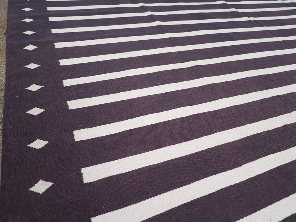 Modern Indian Flatweave Dhurrie Large Carpet, No.32614 - Galerie Shabab