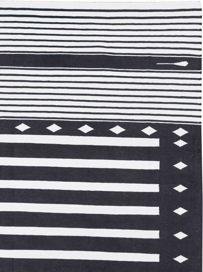 Modern Indian Flatweave Dhurrie Room Size Carpet, No.32616 - Galerie Shabab