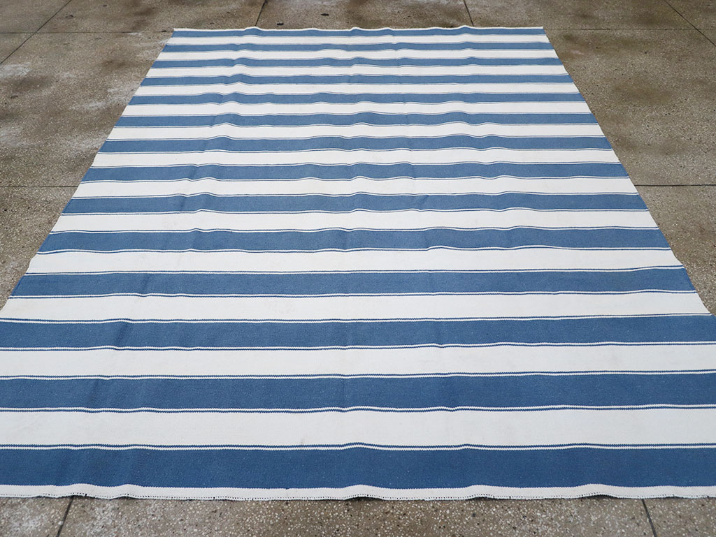 Modern Indian Flatweave Dhurrie Accent Carpet, No.32617 - Galerie Shabab