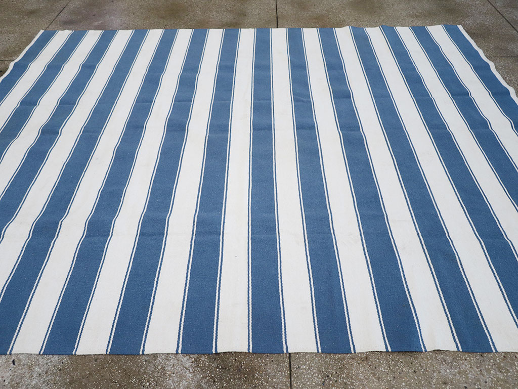 Modern Indian Flatweave Dhurrie Accent Carpet, No.32617 - Galerie Shabab