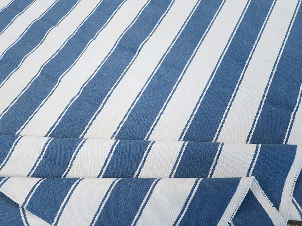 Modern Indian Flatweave Dhurrie Accent Carpet, No.32617 - Galerie Shabab