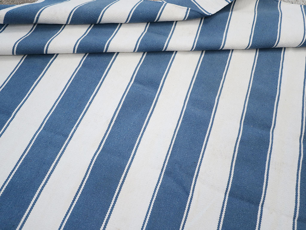 Modern Indian Flatweave Dhurrie Accent Carpet, No.32617 - Galerie Shabab