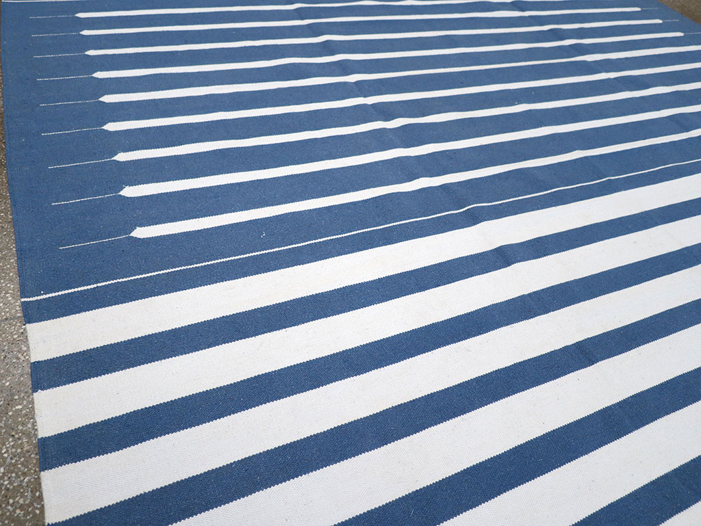 Modern Indian Flatweave Dhurrie Room Size Carpet, No.32618 - Galerie Shabab