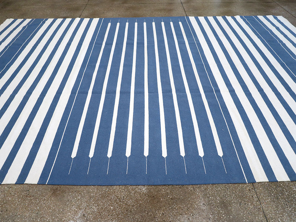 Modern Indian Flatweave Dhurrie Room Size Carpet, No.32618 - Galerie Shabab