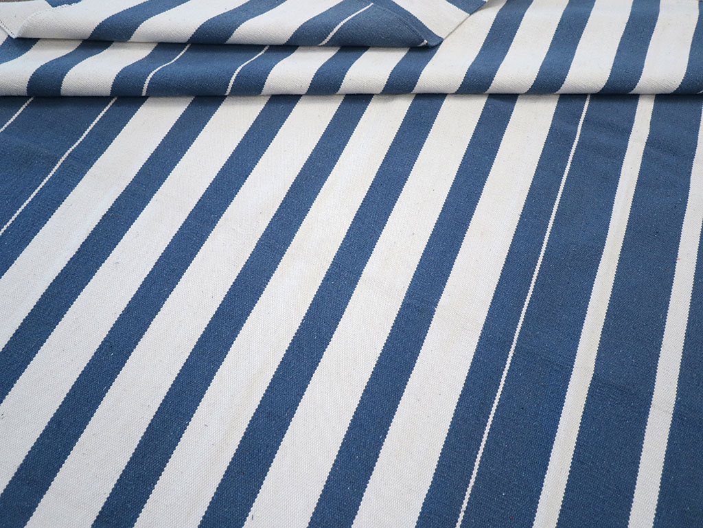 Modern Indian Flatweave Dhurrie Room Size Carpet, No.32618 - Galerie Shabab