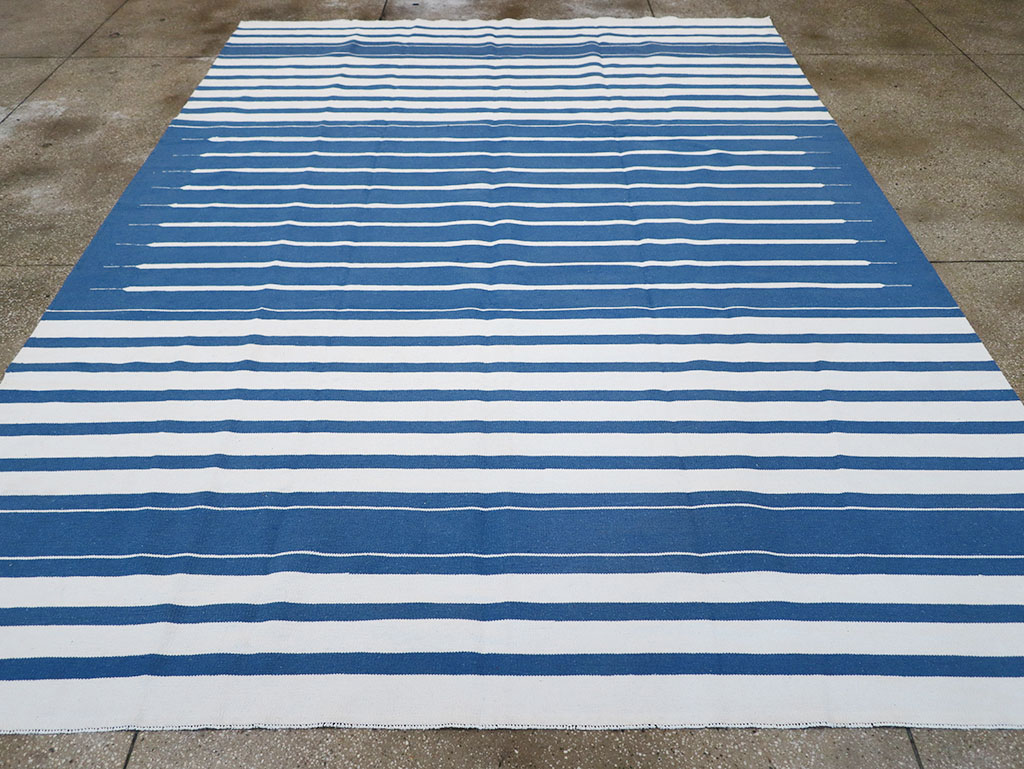 Modern Indian Flatweave Dhurrie Room Size Carpet, No.32619 - Galerie Shabab