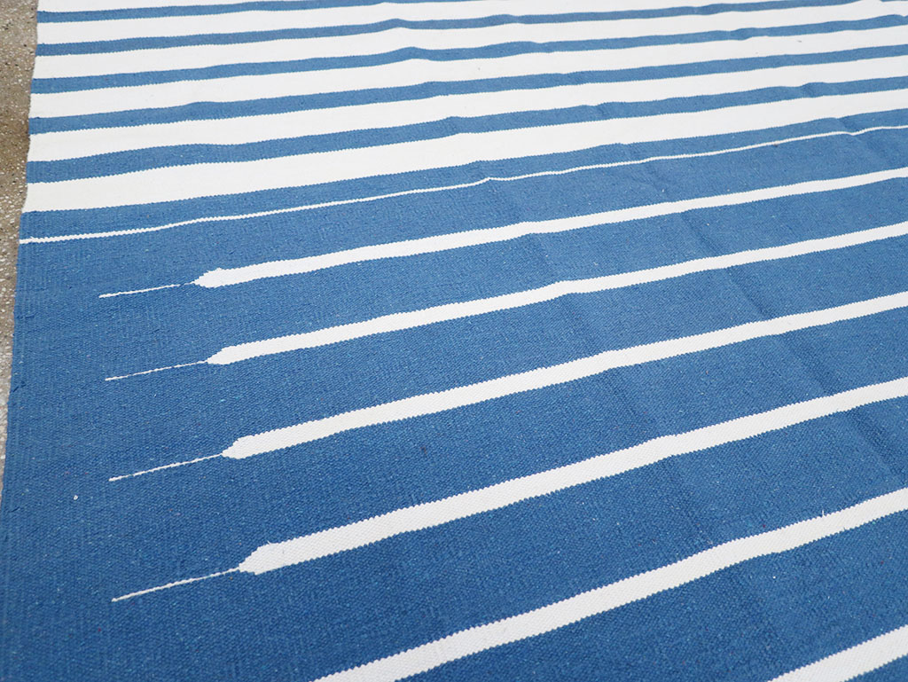 Modern Indian Flatweave Dhurrie Room Size Carpet, No.32619 - Galerie Shabab