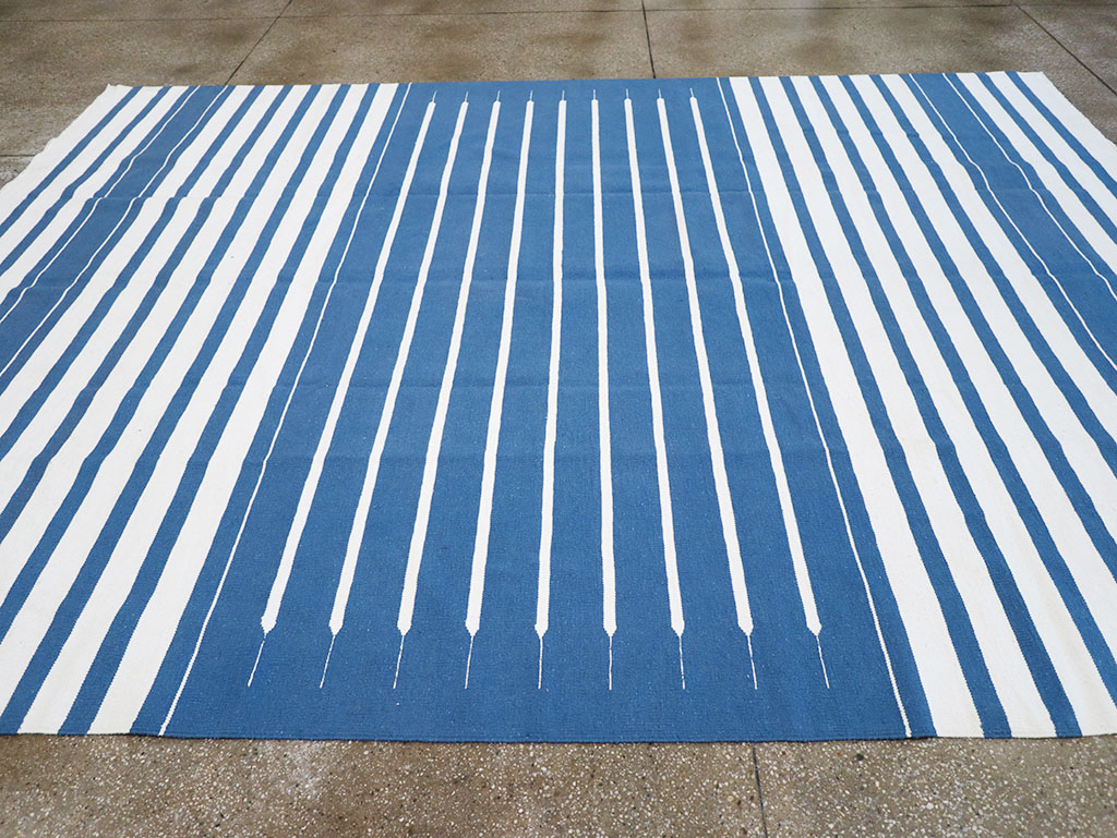 Modern Indian Flatweave Dhurrie Room Size Carpet, No.32619 - Galerie Shabab