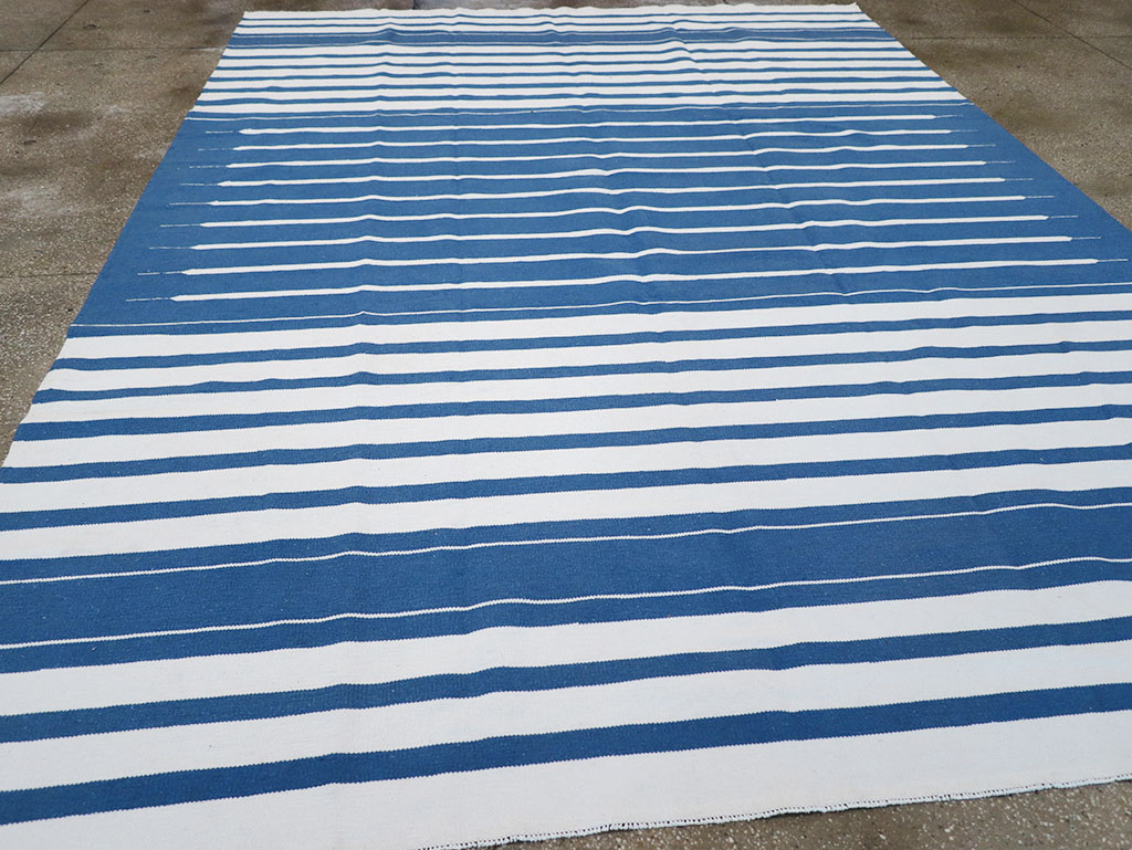 Modern Indian Flatweave Dhurrie Room Size Carpet, No.32619 - Galerie Shabab