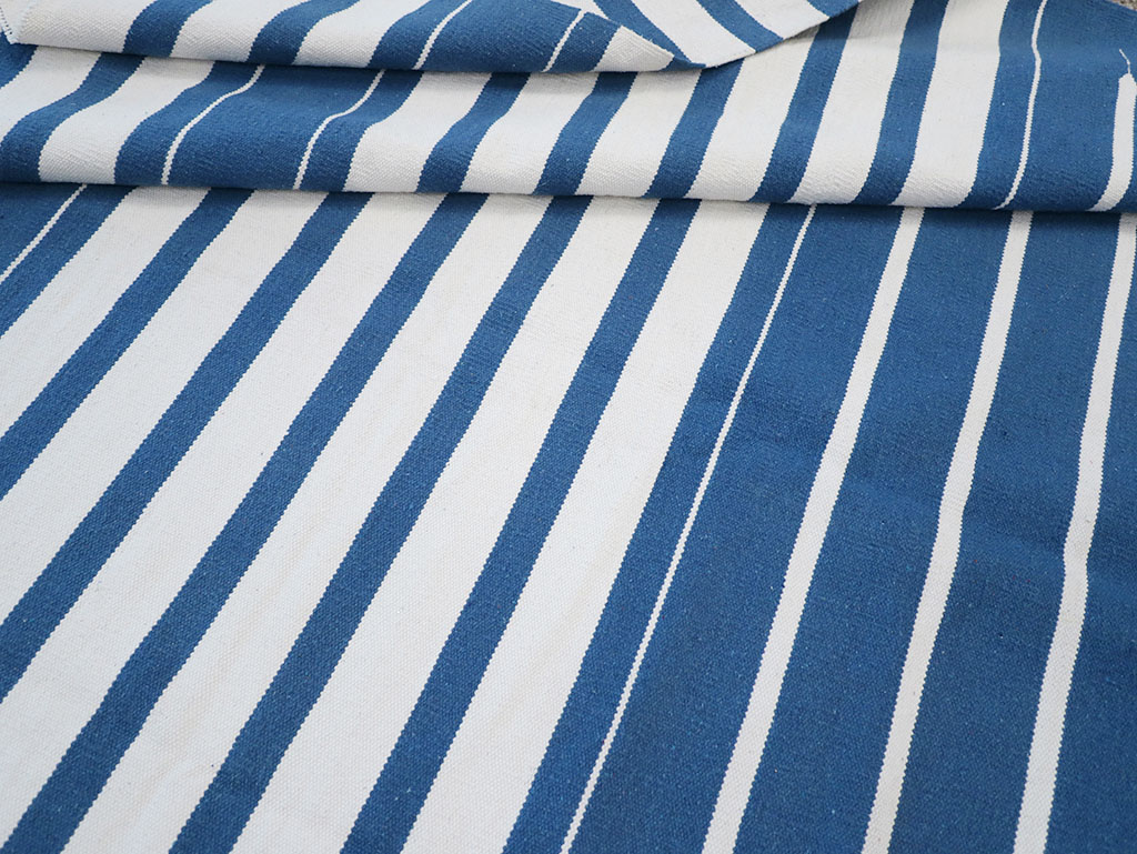 Modern Indian Flatweave Dhurrie Room Size Carpet, No.32619 - Galerie Shabab