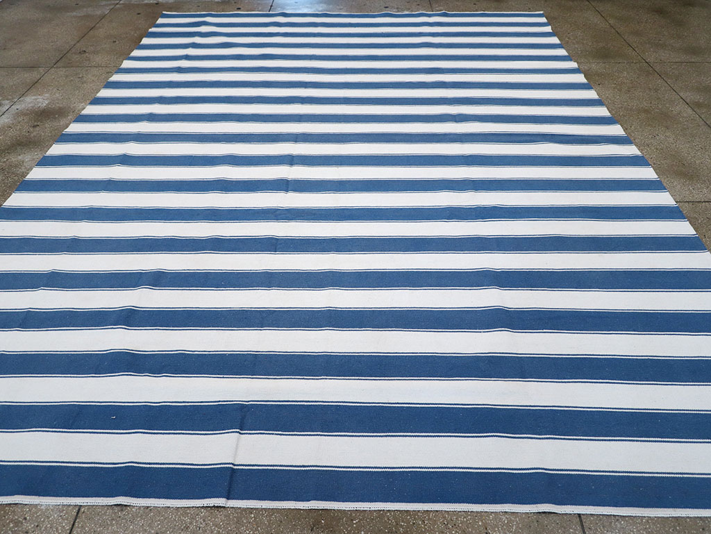 Modern Indian Flatweave Dhurrie Room Size Carpet, No.32620 - Galerie Shabab