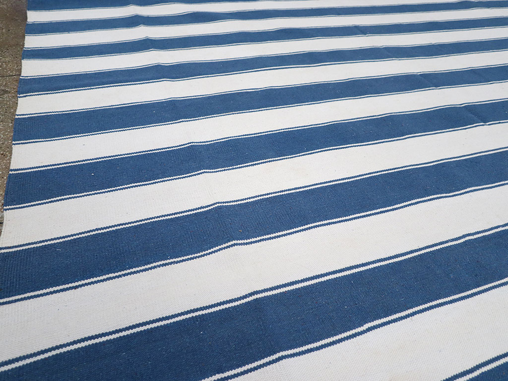 Modern Indian Flatweave Dhurrie Room Size Carpet, No.32620 - Galerie Shabab