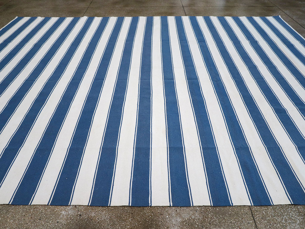 Modern Indian Flatweave Dhurrie Room Size Carpet, No.32620 - Galerie Shabab