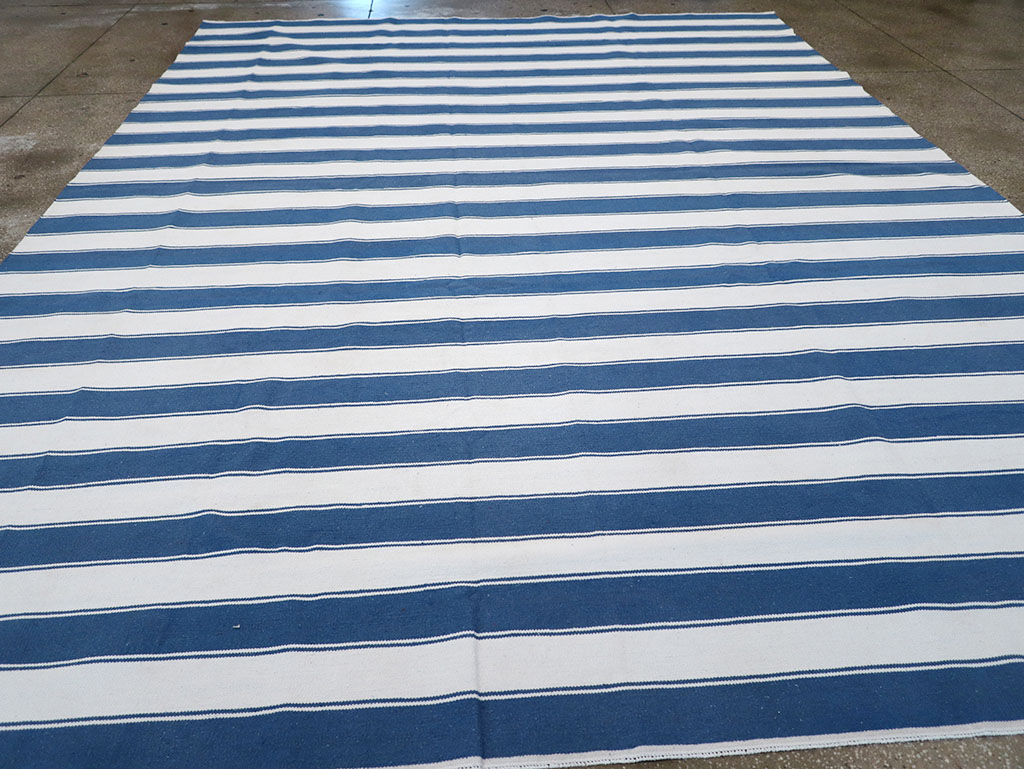 Modern Indian Flatweave Dhurrie Room Size Carpet, No.32620 - Galerie Shabab