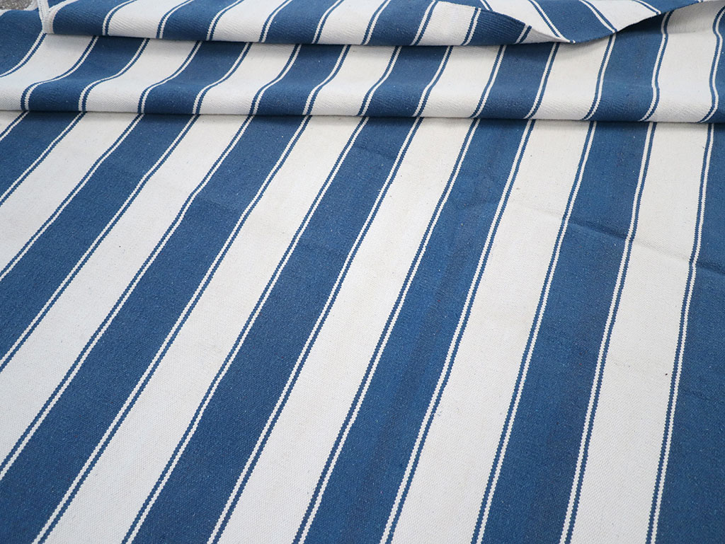 Modern Indian Flatweave Dhurrie Room Size Carpet, No.32620 - Galerie Shabab