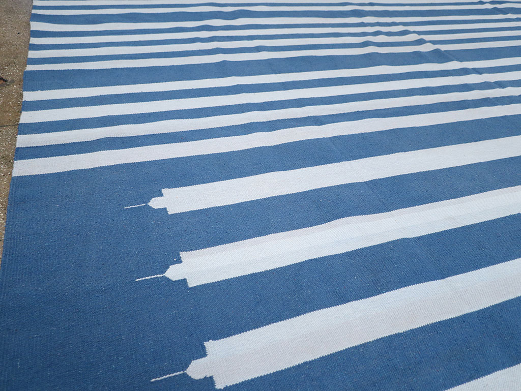 Modern Indian Flatweave Dhurrie Large Room Size Carpet, No.32623 - Galerie Shabab