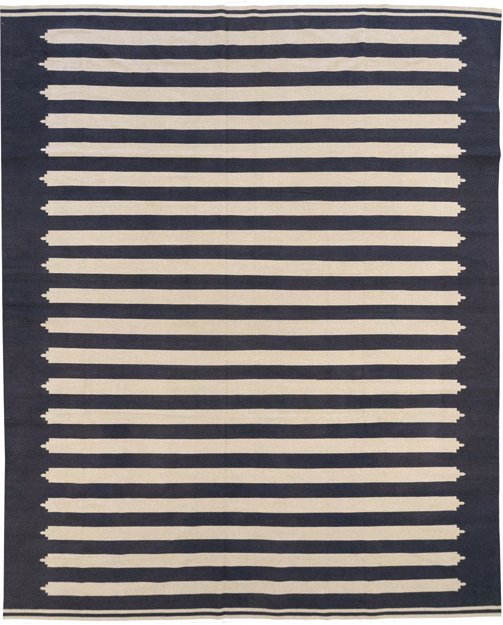 Modern Indian Flatweave Dhurrie Room Size Carpet, No.32624 - Galerie Shabab
