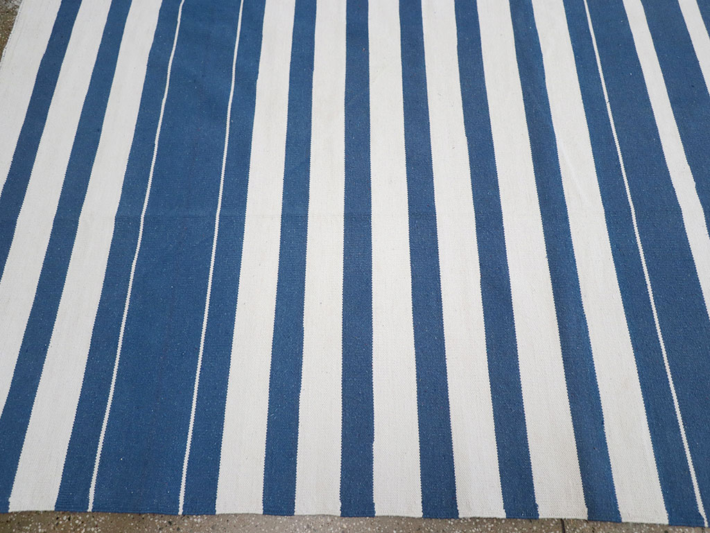 Modern Indian Flatweave Dhurrie Large Room Size Carpet, No.32626 - Galerie Shabab