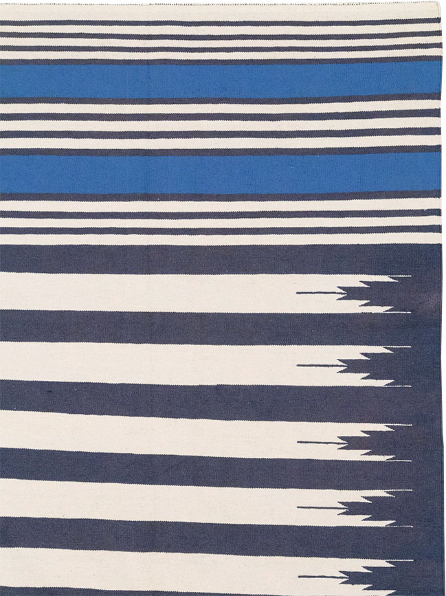 Modern Indian Flatweave Dhurrie Room Size Carpet, No.32629 - Galerie Shabab