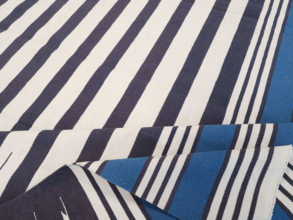 Modern Indian Flatweave Dhurrie Room Size Carpet, No.32629 - Galerie Shabab