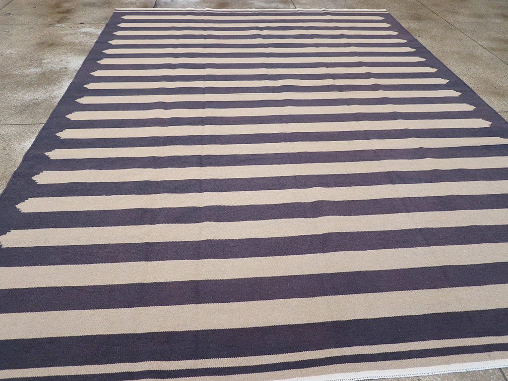 Modern Indian Flatweave Dhurrie Room Size Carpet, No.32630 - Galerie Shabab