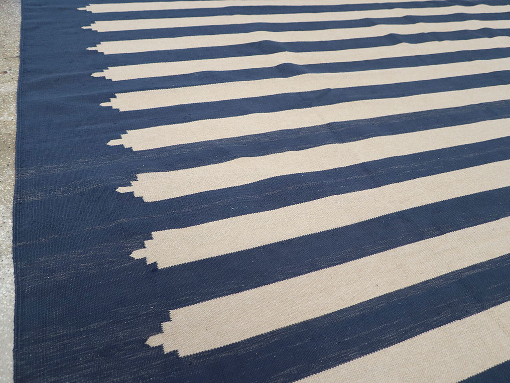 Modern Indian Cotton Dhurrie Room Size Carpet, No.32631 - Galerie Shabab