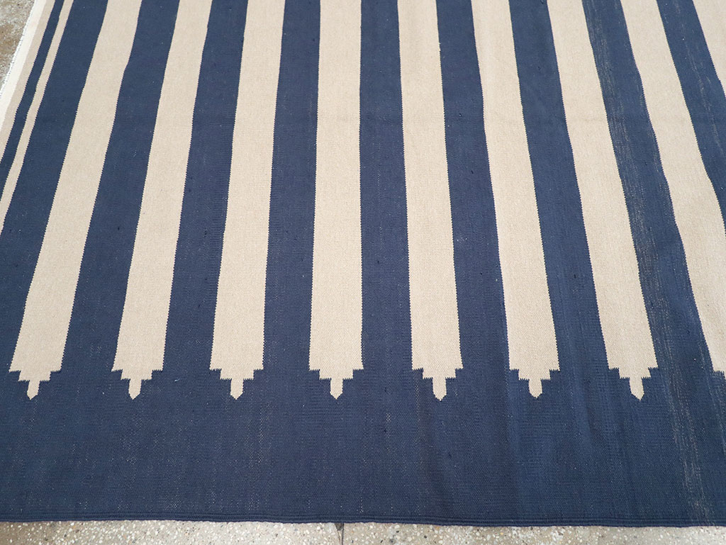 Modern Indian Cotton Dhurrie Room Size Carpet, No.32631 - Galerie Shabab