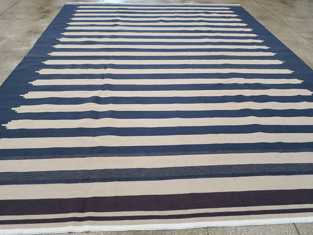 Modern Indian Cotton Dhurrie Room Size Carpet, No.32631 - Galerie Shabab