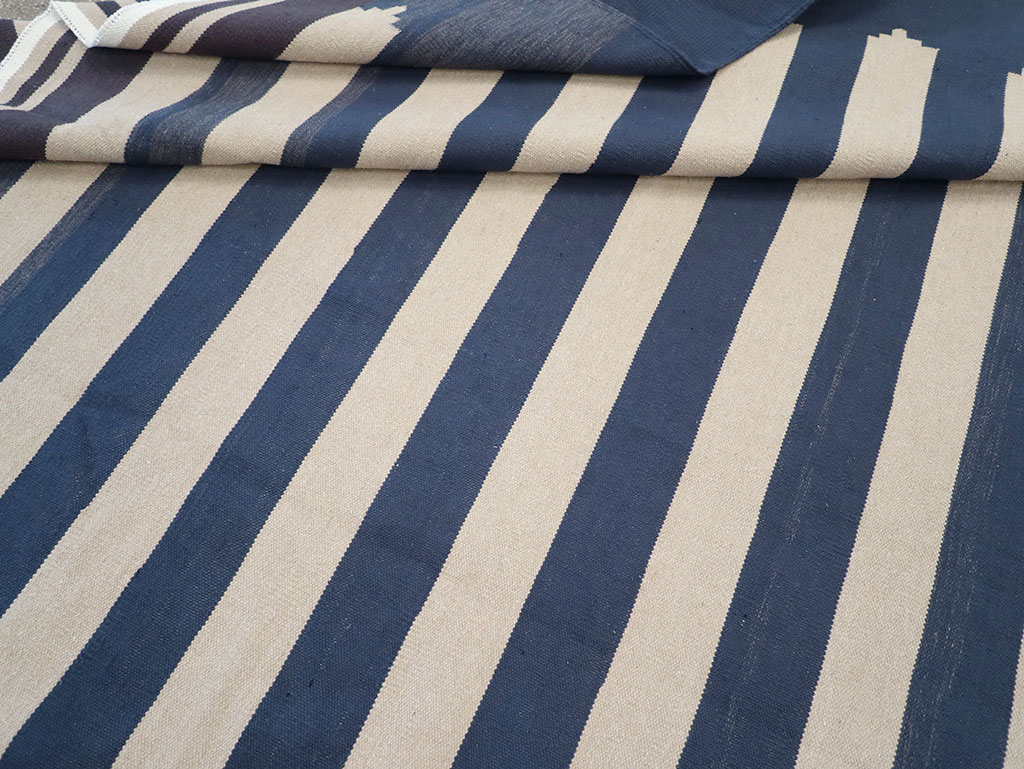 Modern Indian Cotton Dhurrie Room Size Carpet, No.32631 - Galerie Shabab