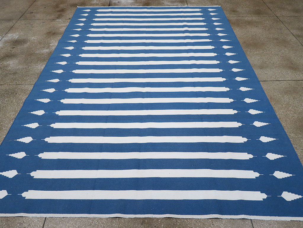 Modern Indian Flatweave Dhurrie Room Size Carpet, No.32632 - Galerie Shabab