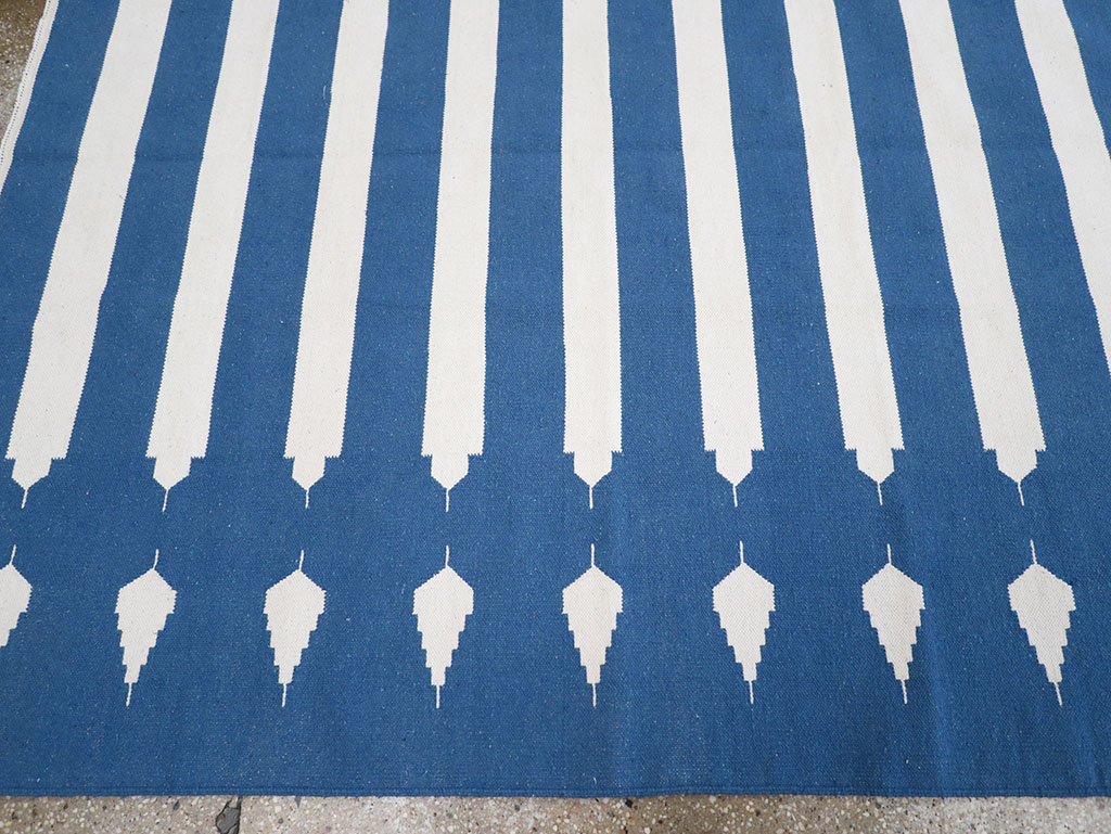 Modern Indian Flatweave Dhurrie Room Size Carpet, No.32632 - Galerie Shabab