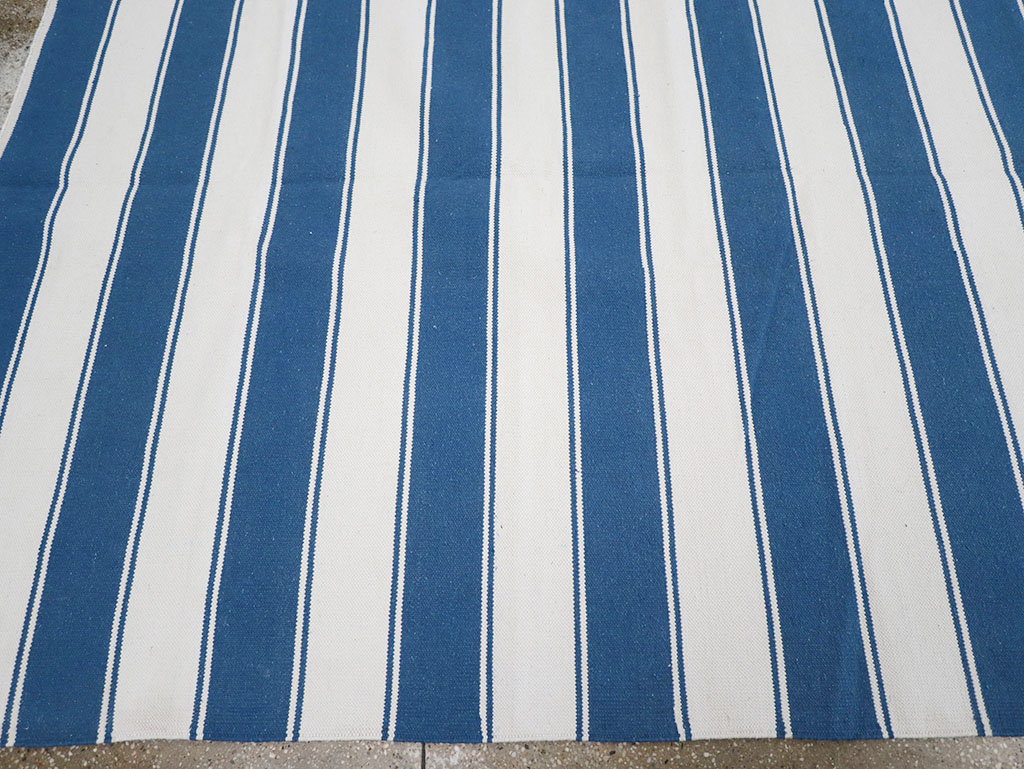 Modern Indian Flatweave Dhurrie Room Size Carpet, No.32633 - Galerie Shabab