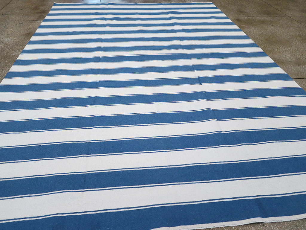 Modern Indian Flatweave Dhurrie Room Size Carpet, No.32633 - Galerie Shabab