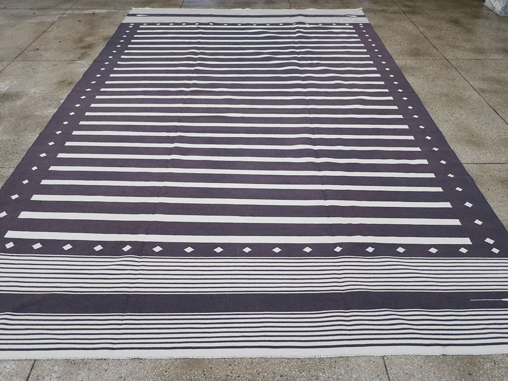 Modern Indian Flatweave Dhurrie Large Room Size Carpet, No.32634 - Galerie Shabab