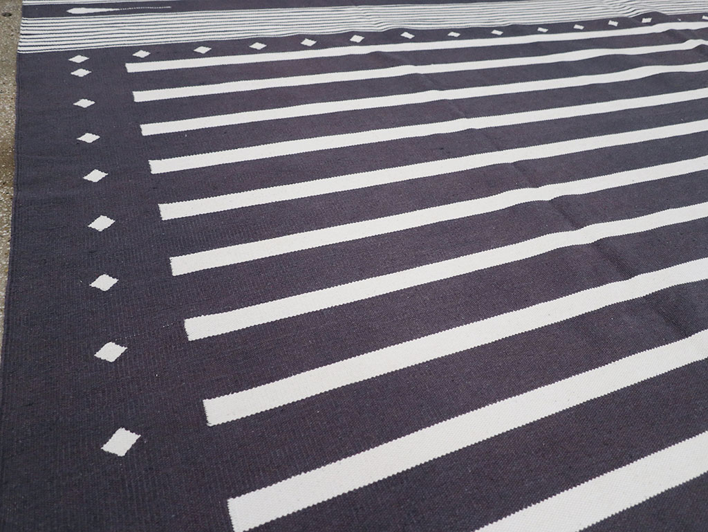 Modern Indian Flatweave Dhurrie Large Room Size Carpet, No.32634 - Galerie Shabab